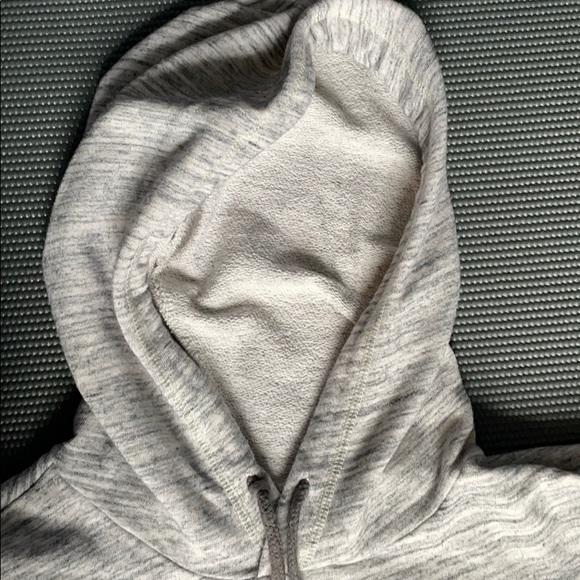 🖤Hollister short sleeve hoodie🖤 - Picture 4 of 6